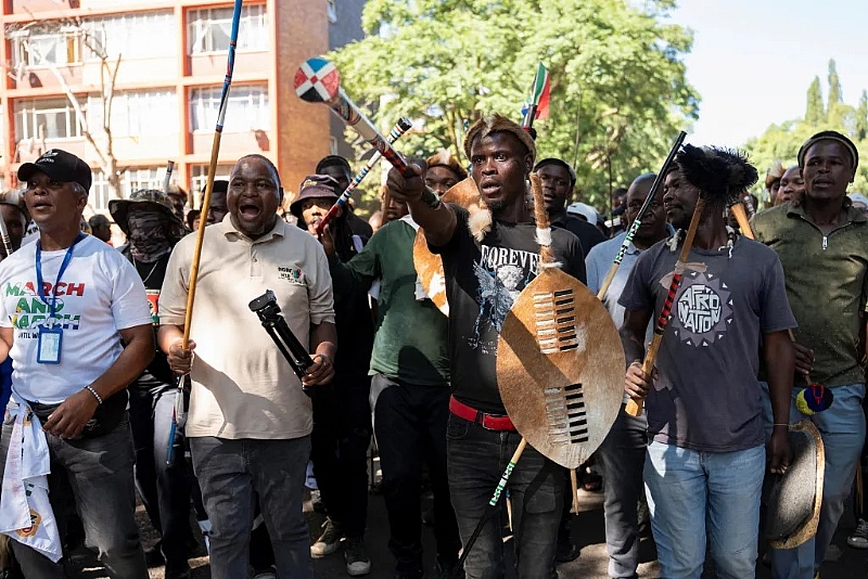 Featured image for “CPJ, partners condemn targeting of journalists covering South Africas anti-migrant protests”