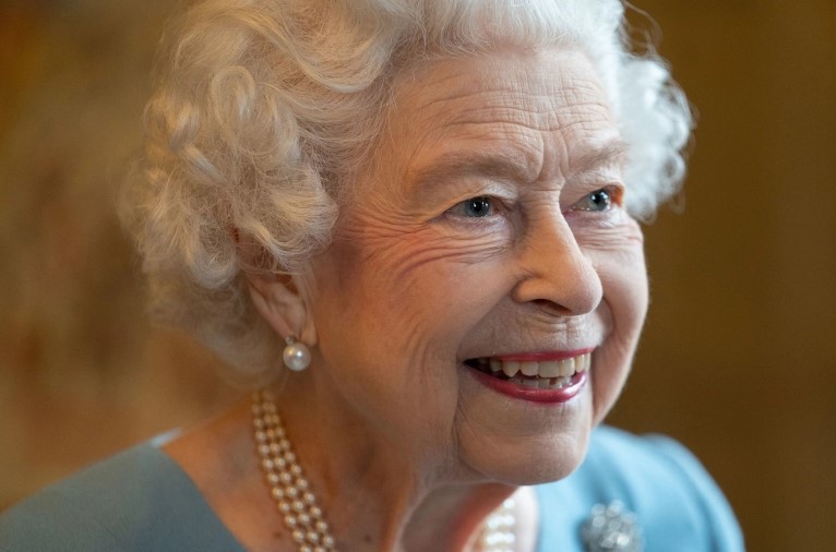 Featured image for “Queen Elizabeth II tests positive for COVID-19”