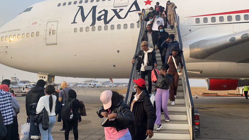 Featured image for “First batch of Nigerians fleeing from Ukraine arrive Abuja”