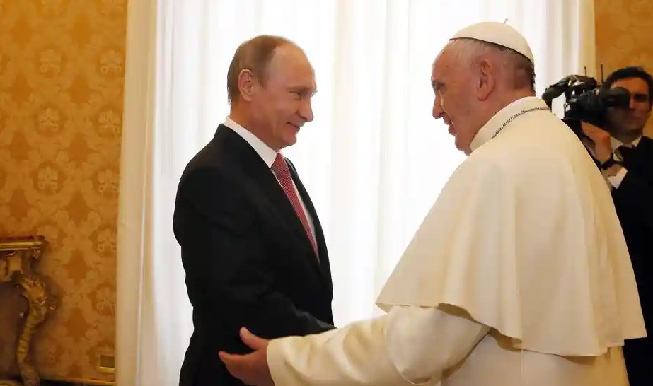 Featured image for “The Pope is begging to meet Putin first before going to Ukraine”