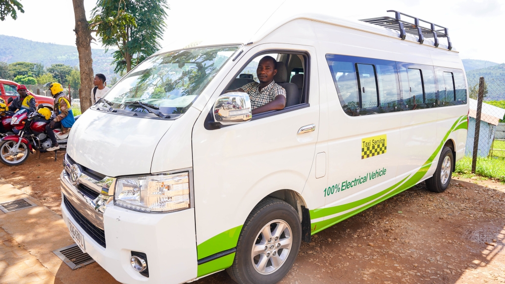 Featured image for “PHOTOS: Rwanda unveils fully electric eco-friendly public buses”