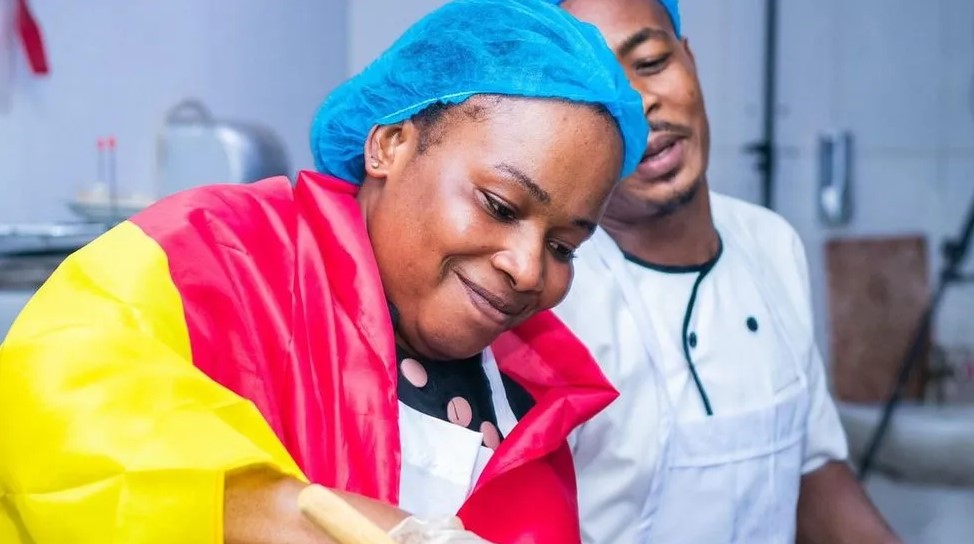 Featured image for “Ghanaian Chef Failatu Abdul-Razak Shatters World Record with 227-Hour Non-Stop Cooking”
