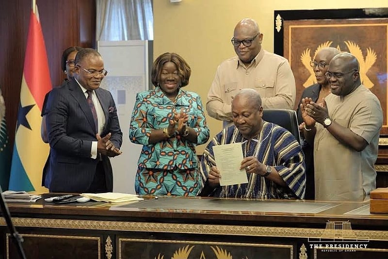 Featured image for “Mahama signs GIPA Act to transform Ghana’s investment landscape”