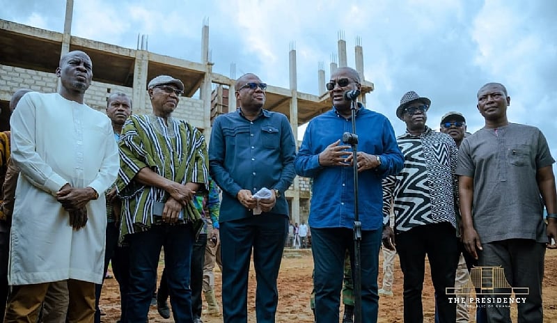Featured image for “Mahama backs UTAS medical school in Navrongo, secures funding for abandoned lab”