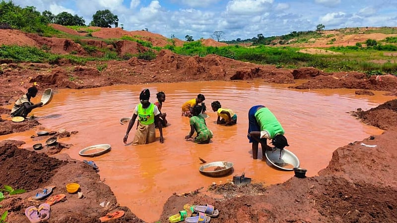 Featured image for “Deadly border mine collapse exposes risks behind Central Africa’s gold rush”