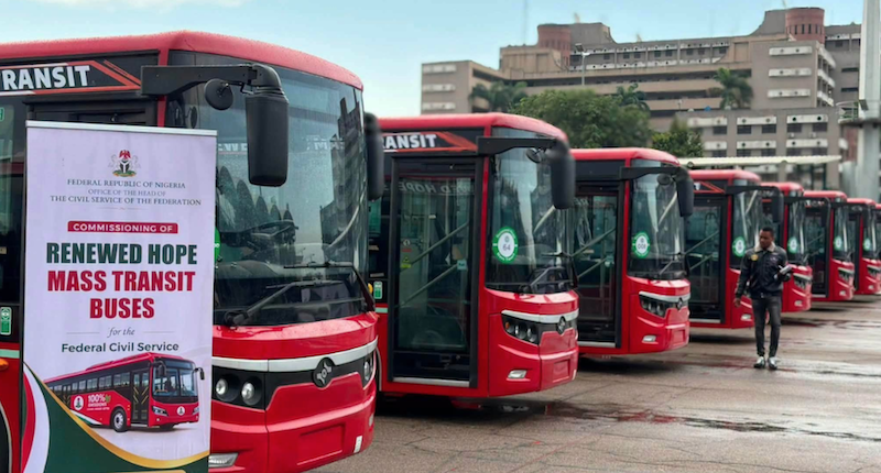 Featured image for “FG Unveils 100 Electric Buses For Civil Servants”